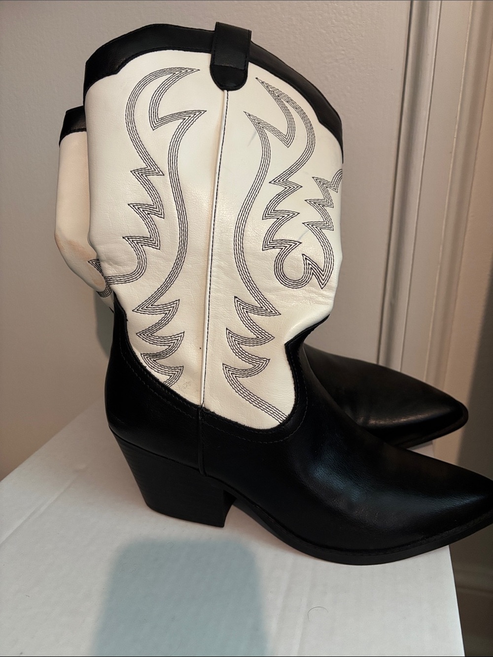 Women’s Two-Tone Black and White Western Cowboy Boots